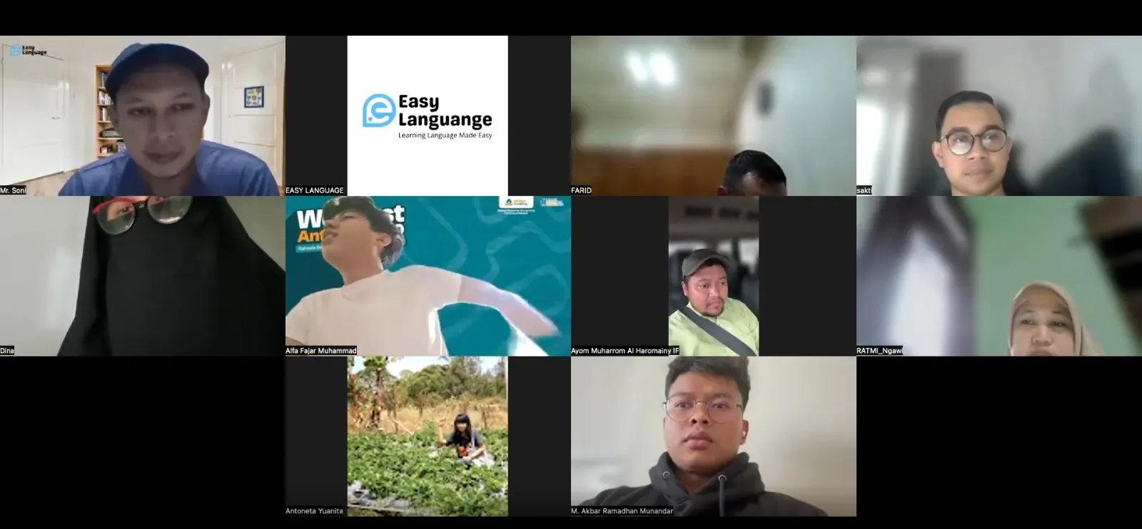 Peserta kelas live online Easy Academy mengikuti sesi belajar bersama